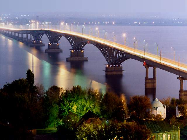 Le pont sur la Volga à Saratov