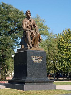 Chekhov, natif de Taganrog, y a sa statue