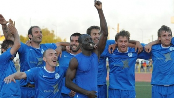 Célébration des kazakhs après une victoire face au Jagiellonia Białystok en Europa League 